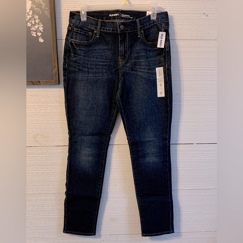 Old Navy Original Skinny Mid-Rise Jeans.  Size 6 Short.  *NEW*